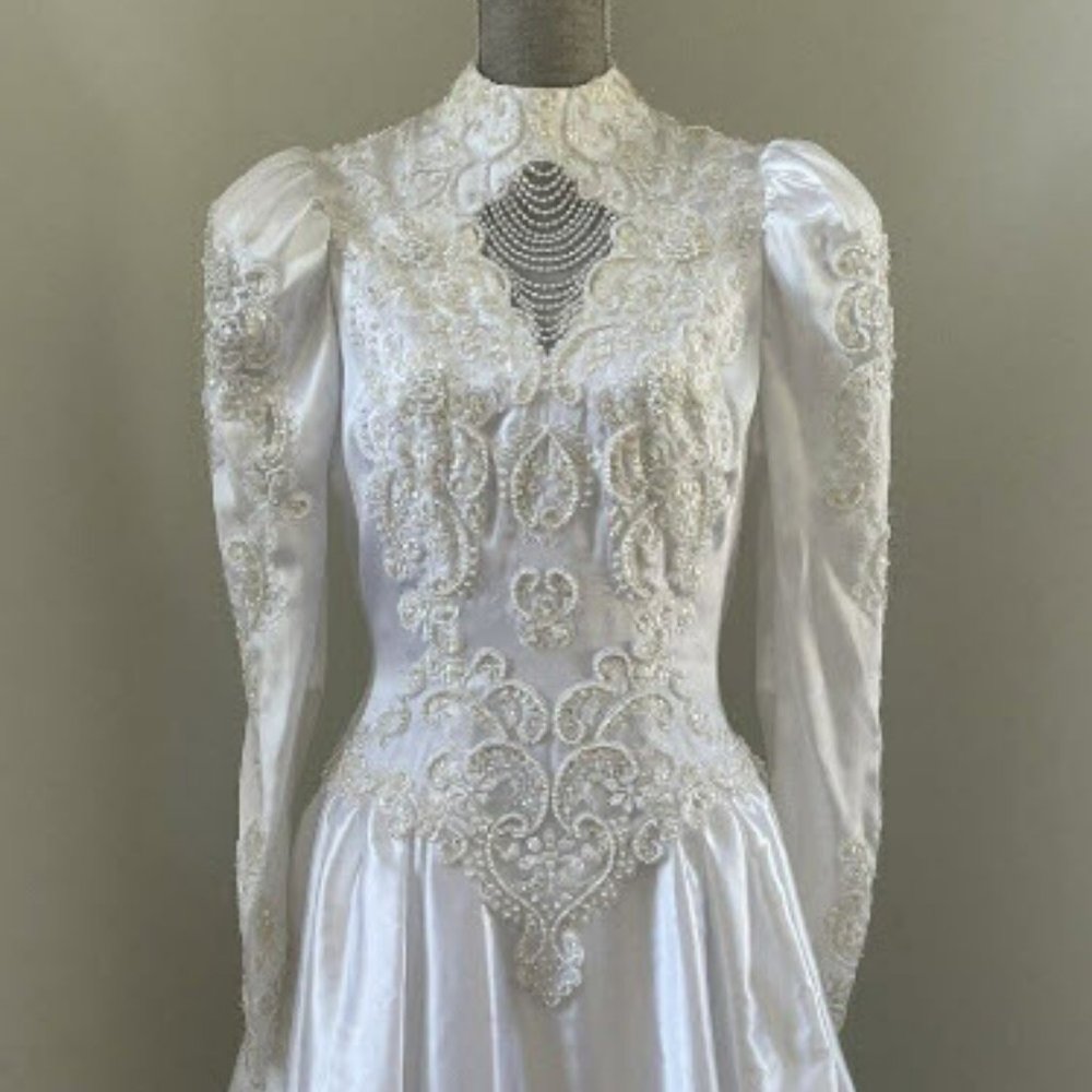 Vintage Beaded Wedding Dress - Size Large -  White.